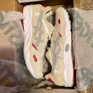 BRAND NEW, w/o tags-Men’s ASICS Gel-Diablo Shoes. Birch Seagrass(Cream/Red)color